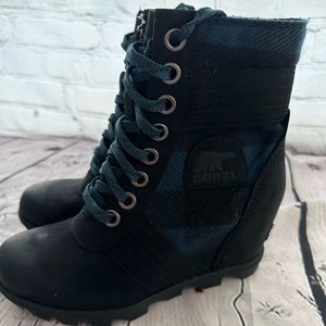 Sorel Lexie wedge boot